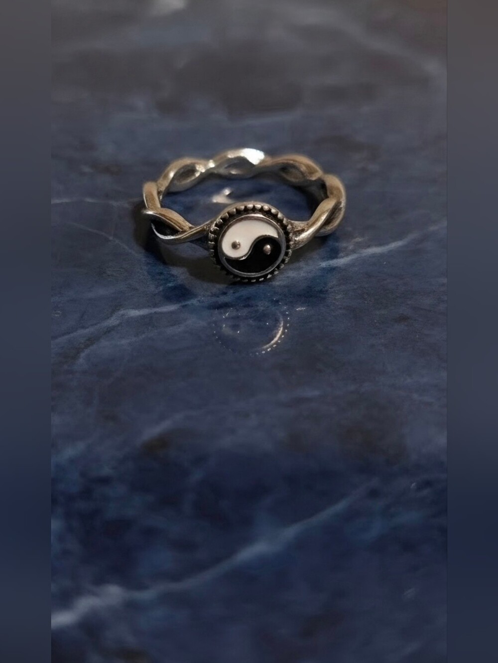 Silver Tone Yin Yang Twist Ring - Black & White Size 6.5